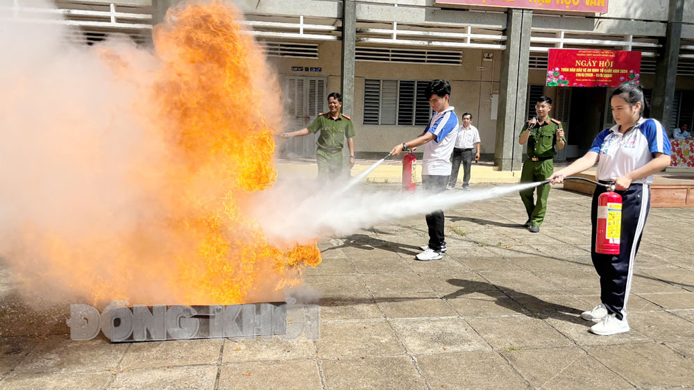 Trang bị kiến thức, kỹ năng cho học sinh thông qua Ngày hội Toàn dân bảo vệ an ninh Tổ quốc